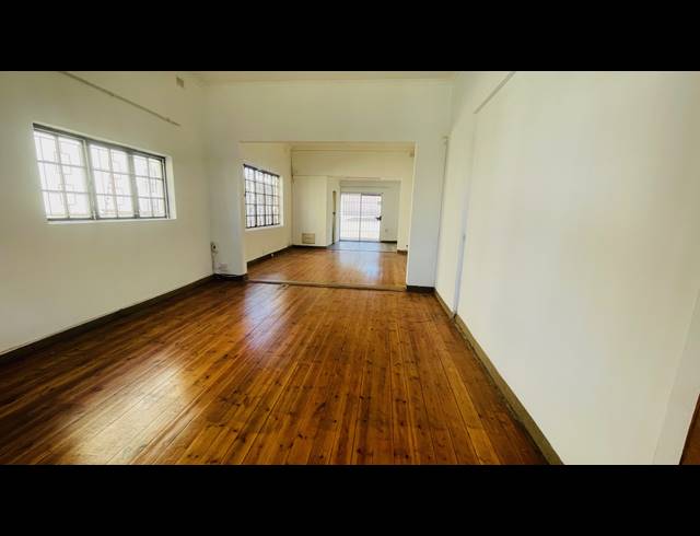 200M² BUSINESS FOR SALE IN WINDERMERE